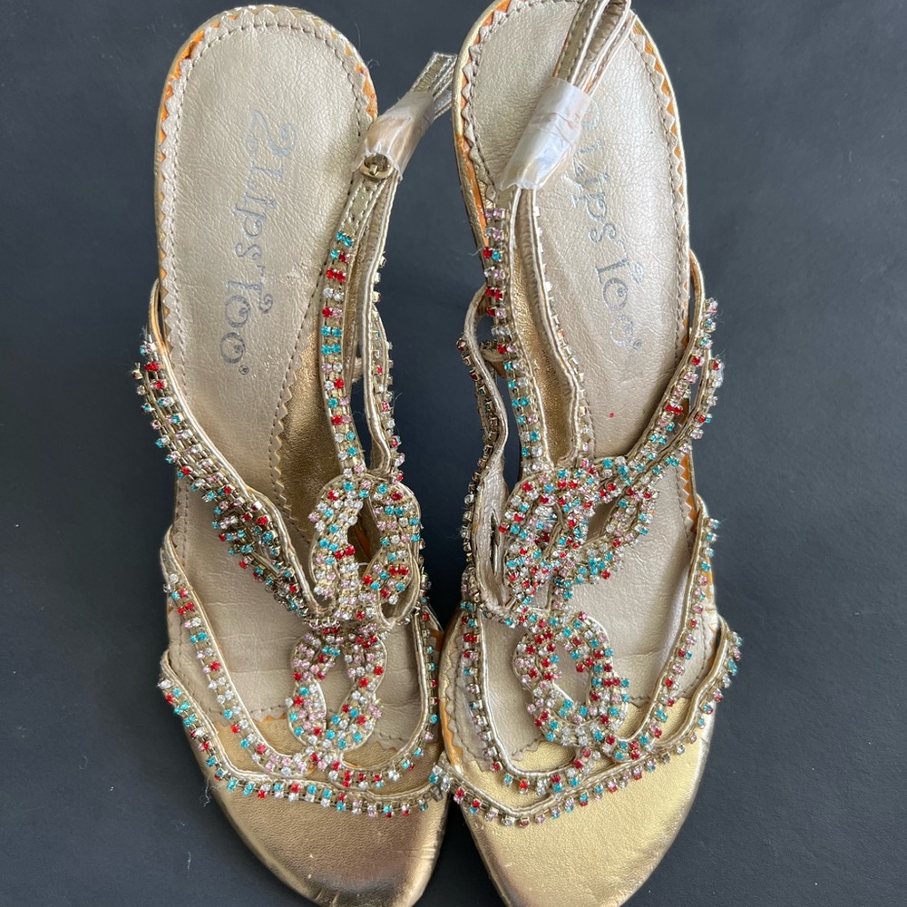 2 Lips Too Gold heels with red, white, blue, pink beads size 8 NWT